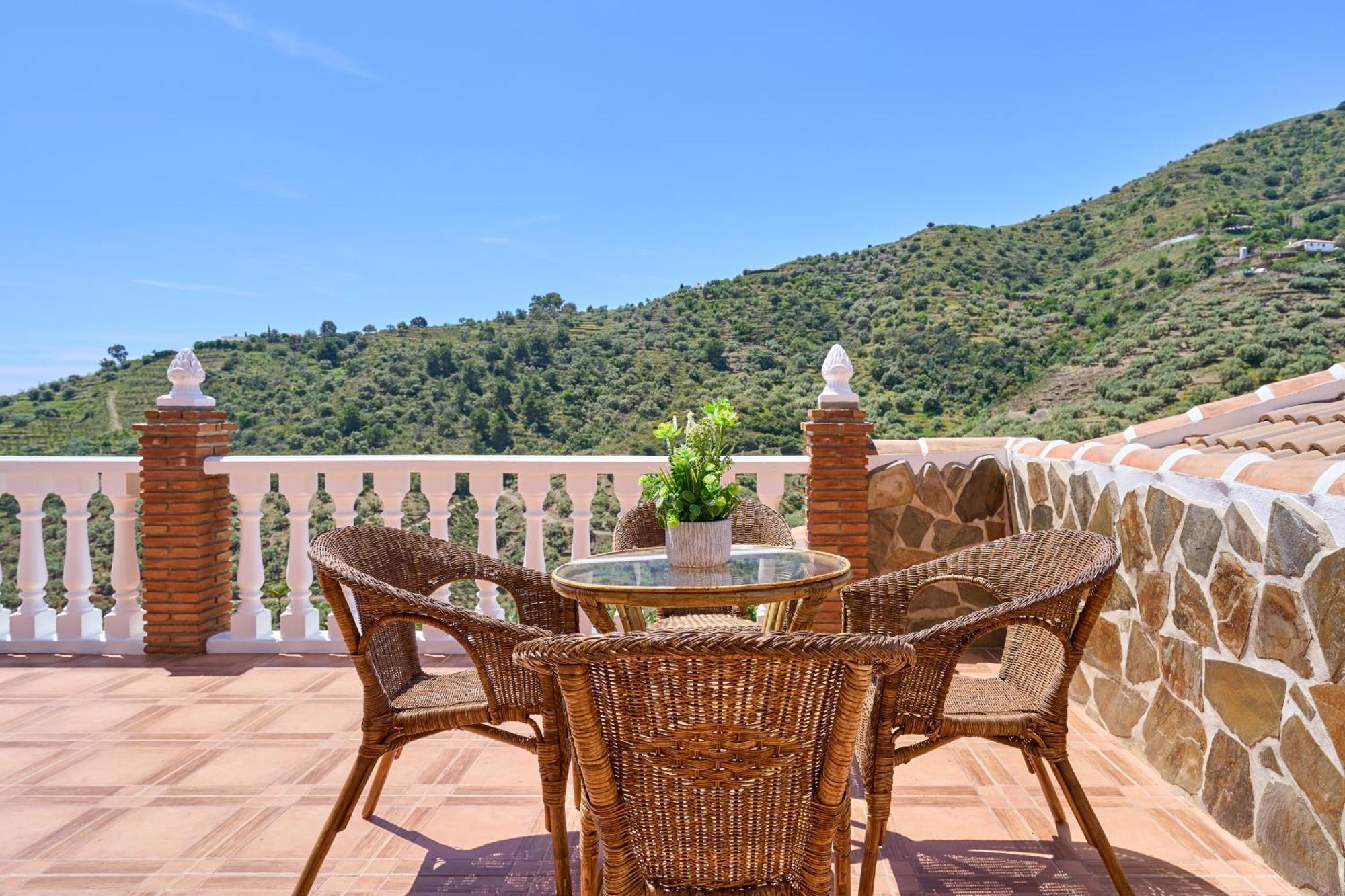 Villa Javier En Sayalonga Buitenkant foto